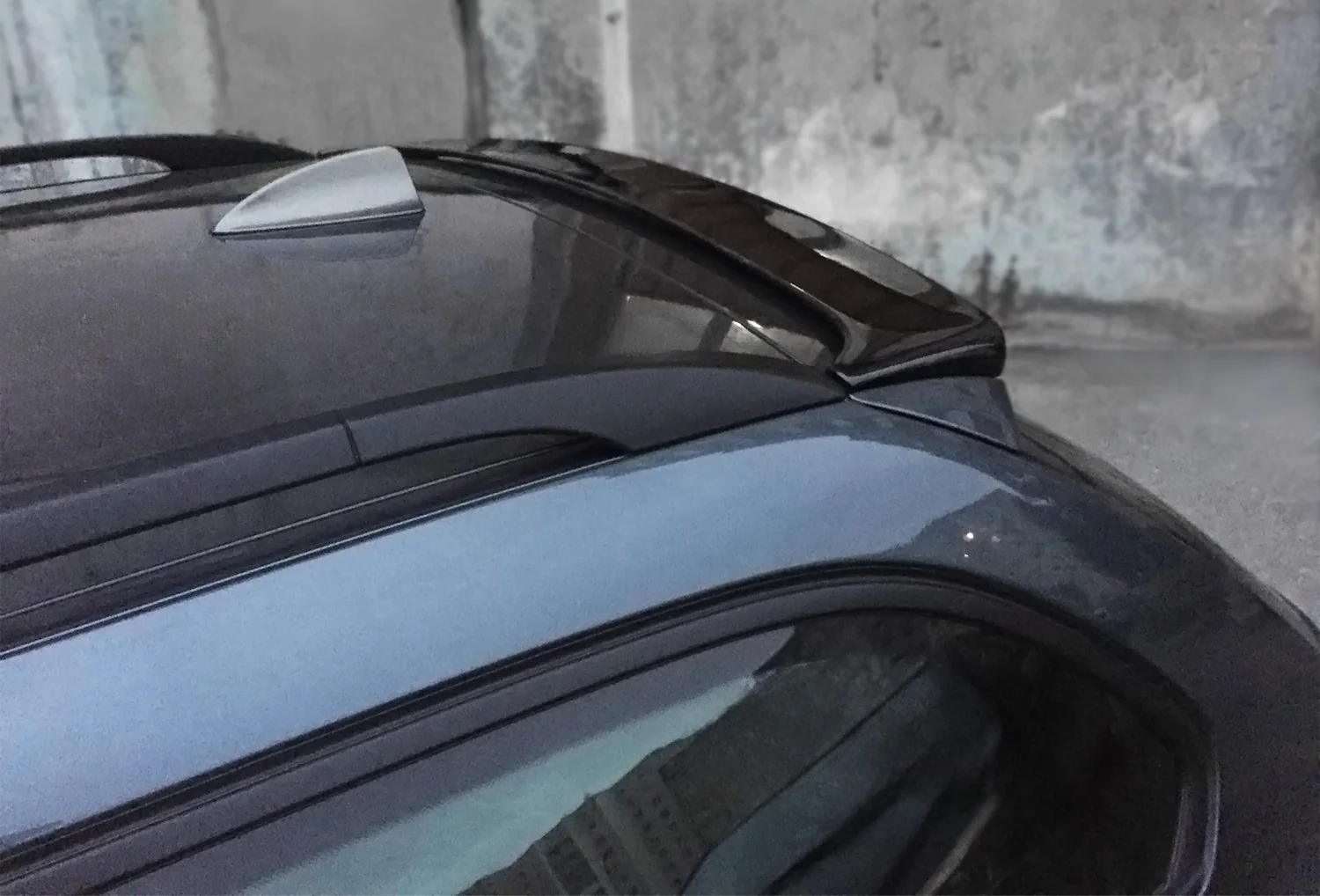 BMW E61 H-Style kiiltävän musta takaspoileri - Image 4