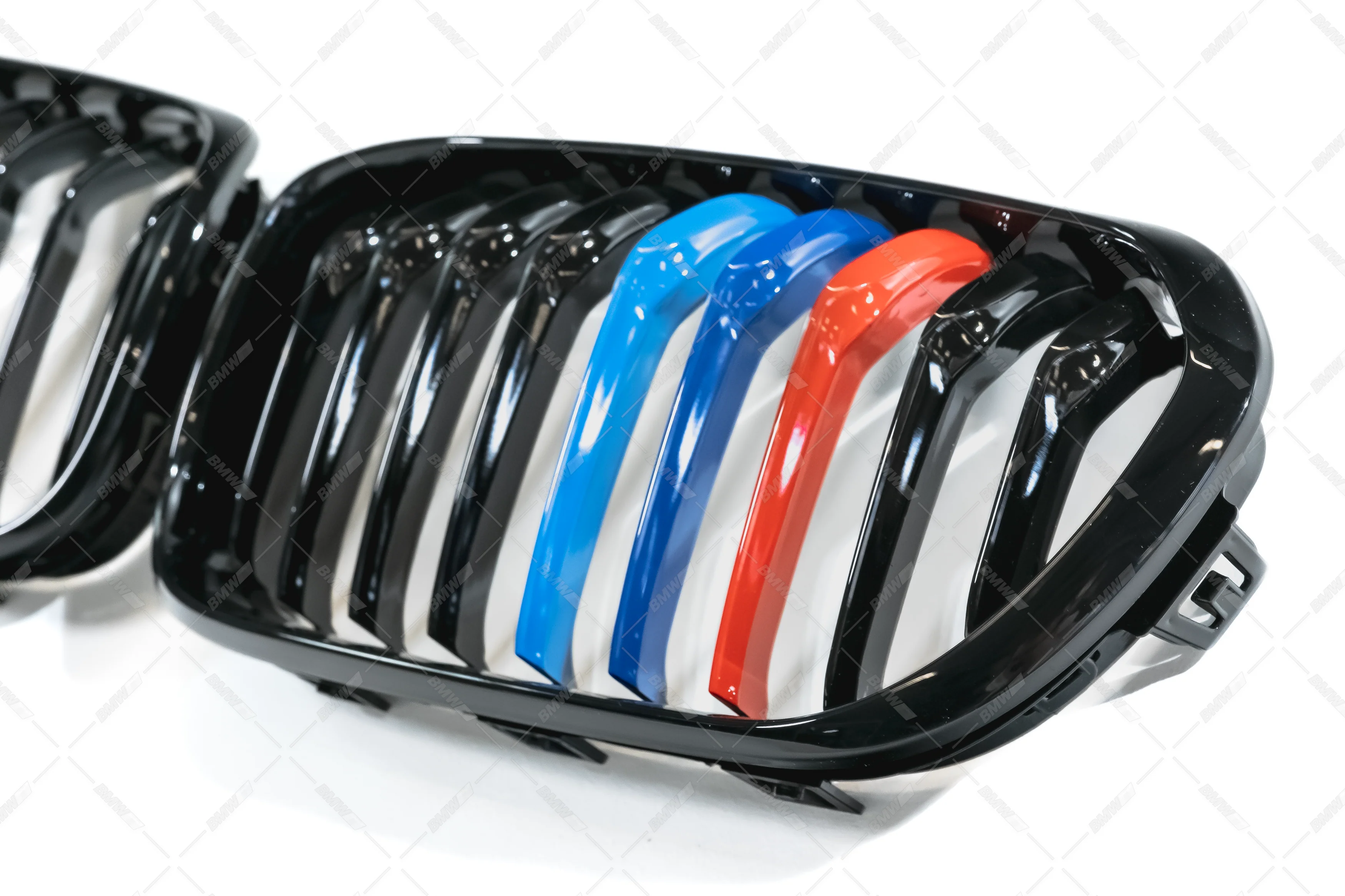 BMW E81 E82 E87 E88 LCI , Kiiltävän mustat / M-color munuaiset - Image 3