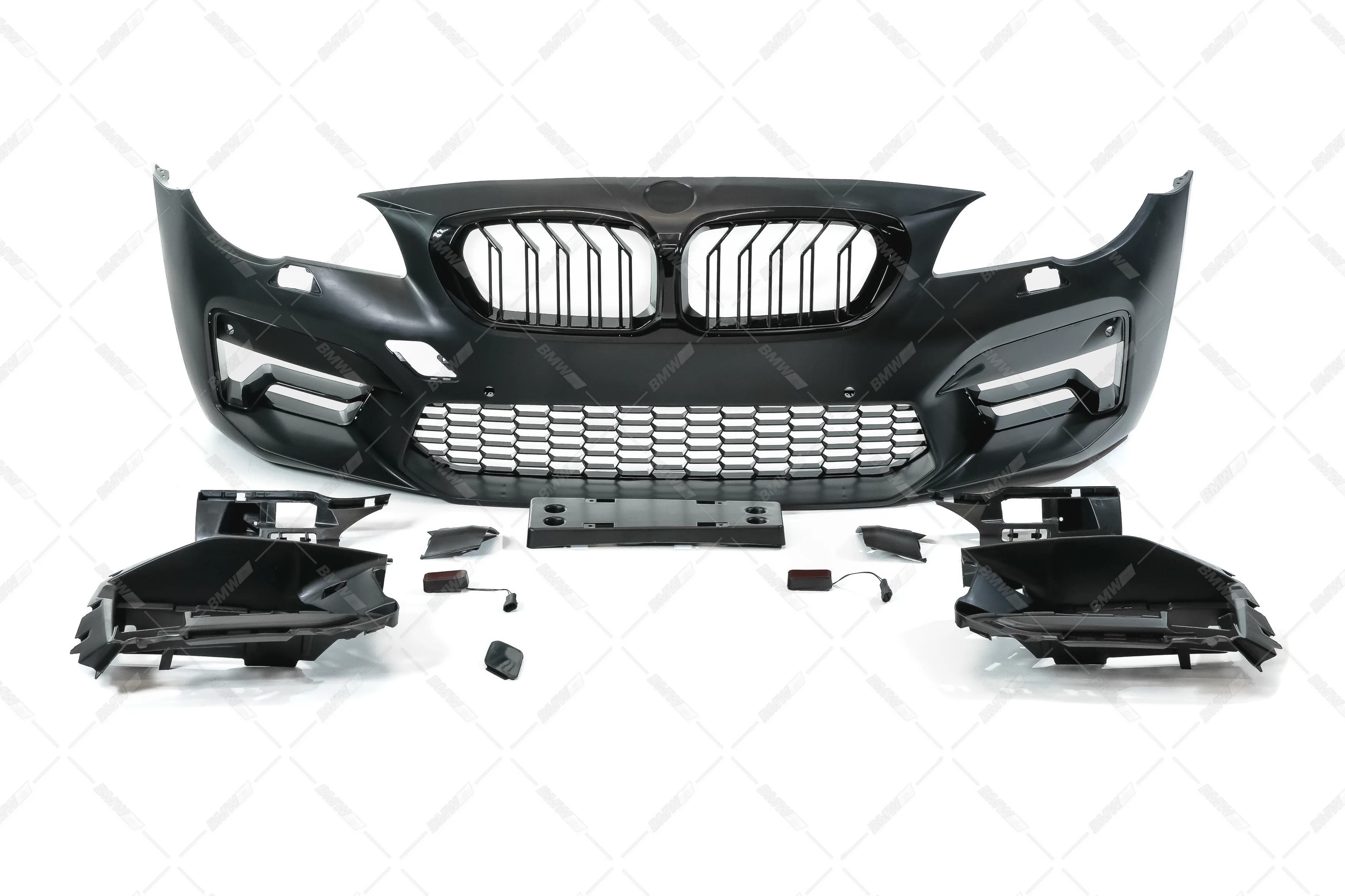 BMW F10 F11 , G30 LCI M5 look etupuskuri. PDC,SRA. - Image 8