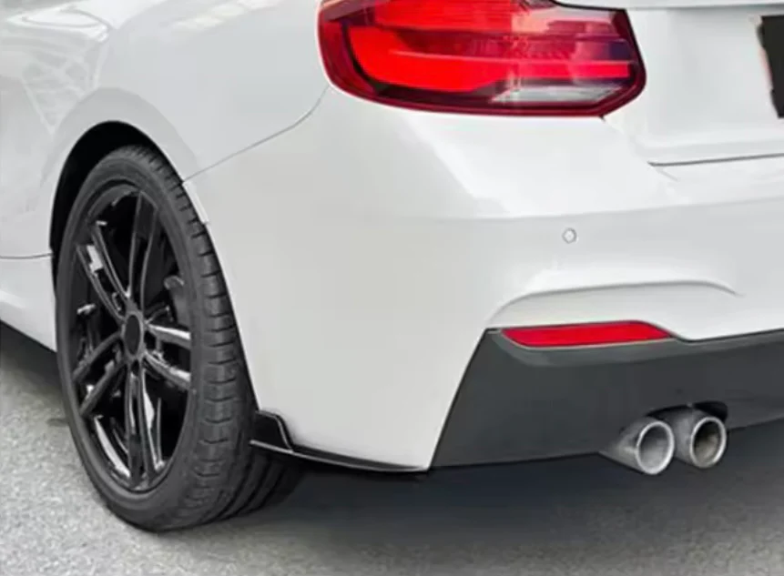 BMW F22 F23, Takapuskurin kiiltävän
mustat lisäpalat, kulmasplitterit - Image 5