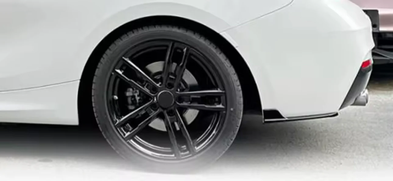 BMW F22 F23, Takapuskurin kiiltävän
mustat lisäpalat, kulmasplitterit - Image 6
