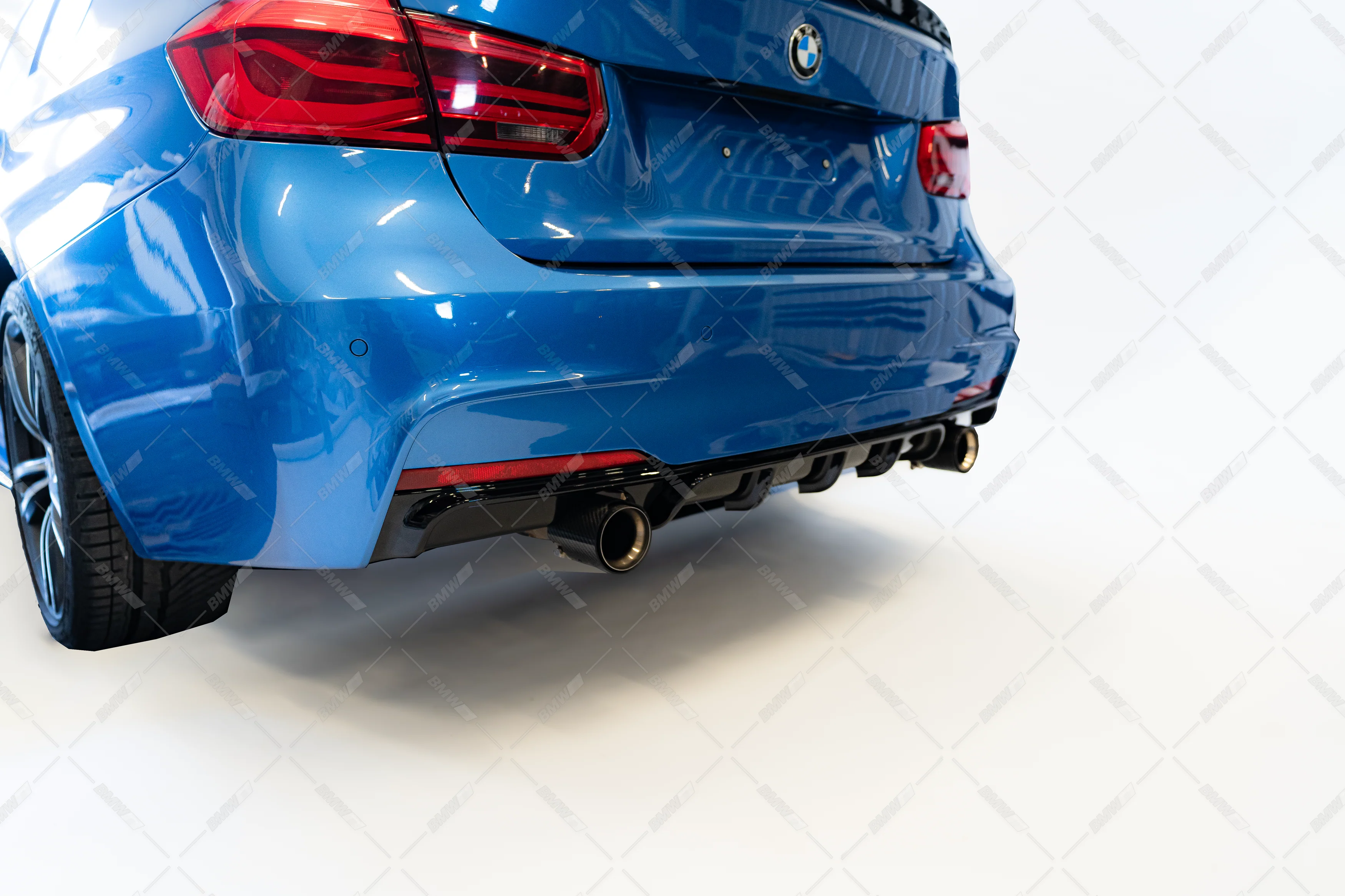BMW F30 F31 M-Performance diffusori kiiltävän musta M-Sport takapuskuriin 1+1 putkenpäille - Image 7
