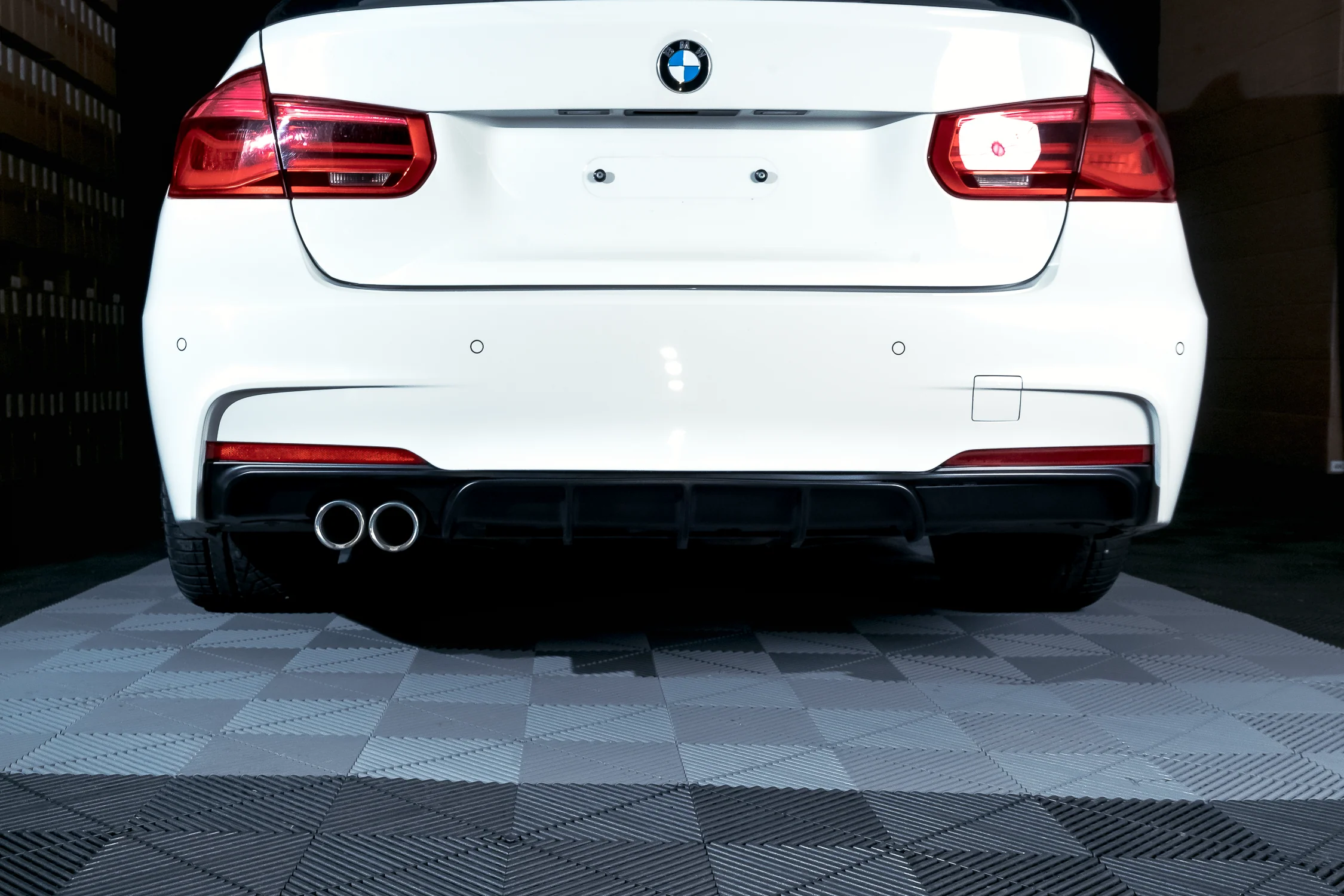 BMW F30 F31 11-18 M-Performance diffussori M-Sport takapuskuriin matta musta - Image 3
