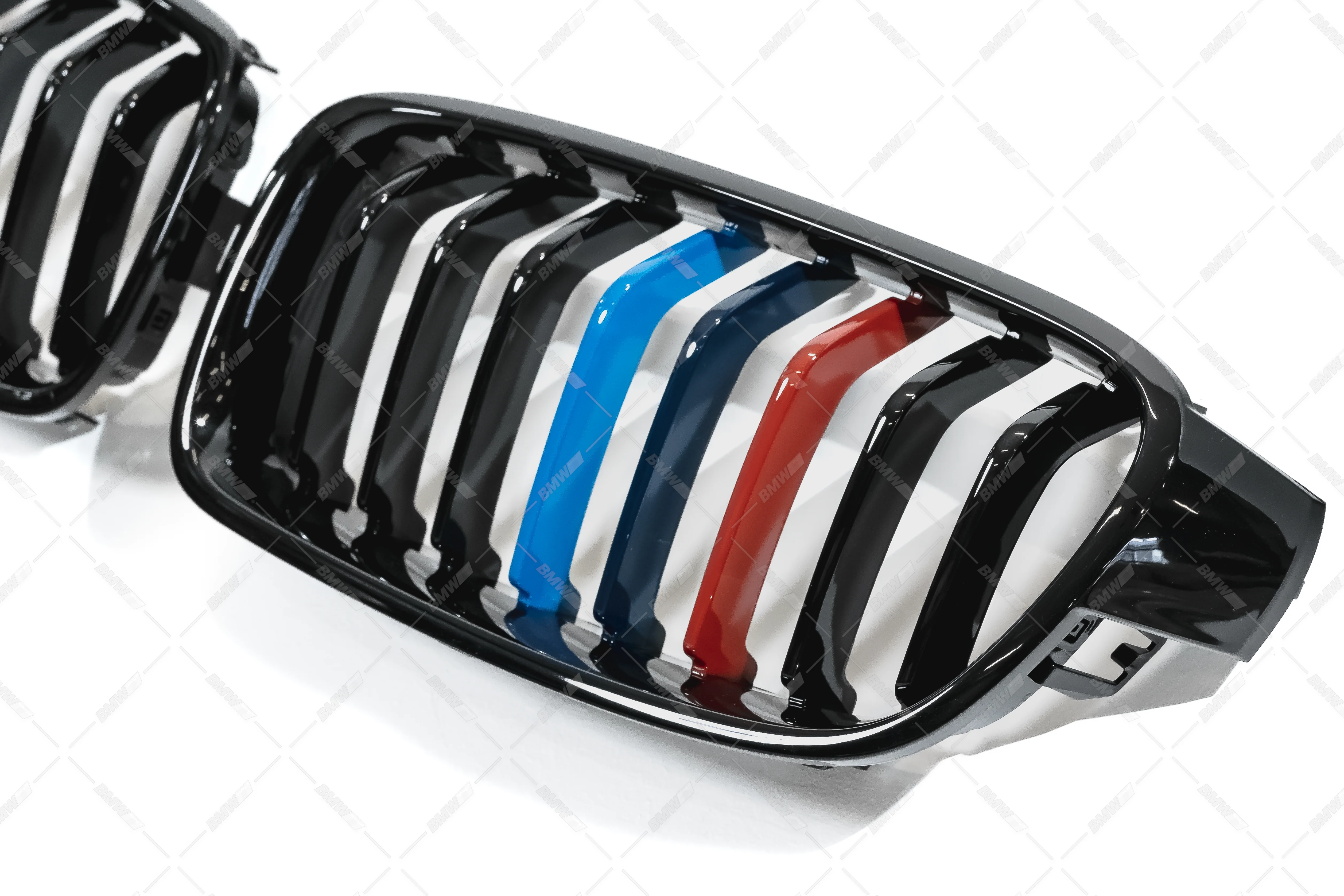 BMW F30 F31, kiiltävän mustat/M-color munuaiset - Image 4