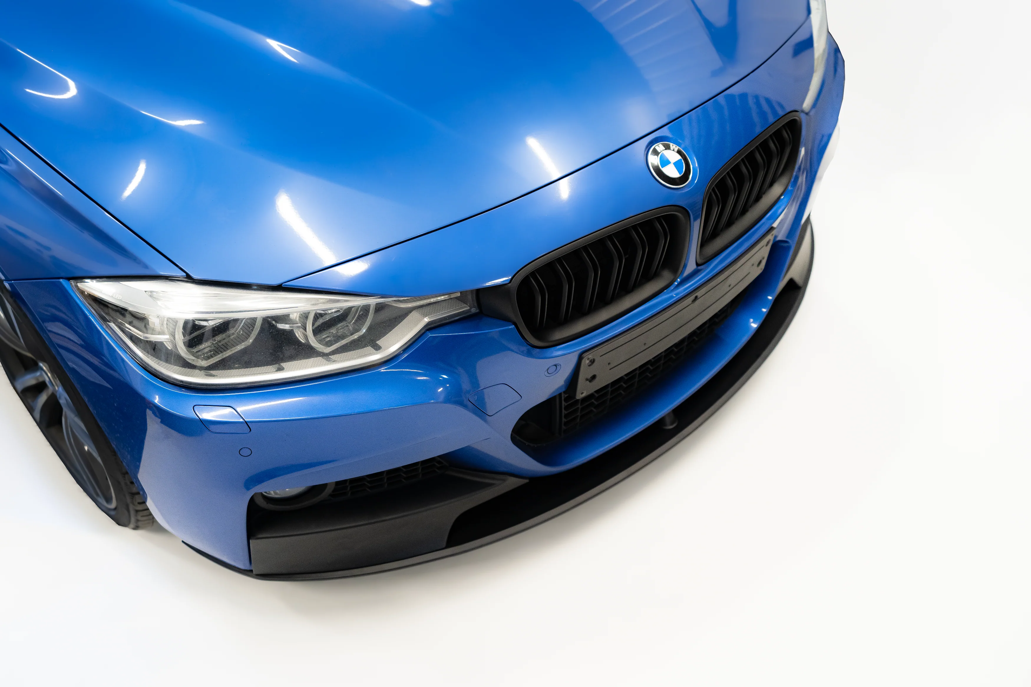 BMW F30 F31, M-look matta mustat munuaiset - Image 7
