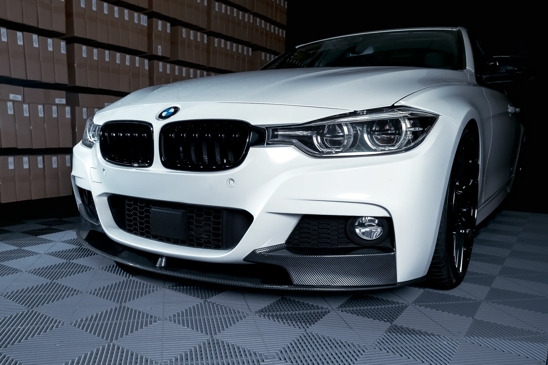 BMW F30 F31 M-performance etupuskurin lippa carbon look - Image 3