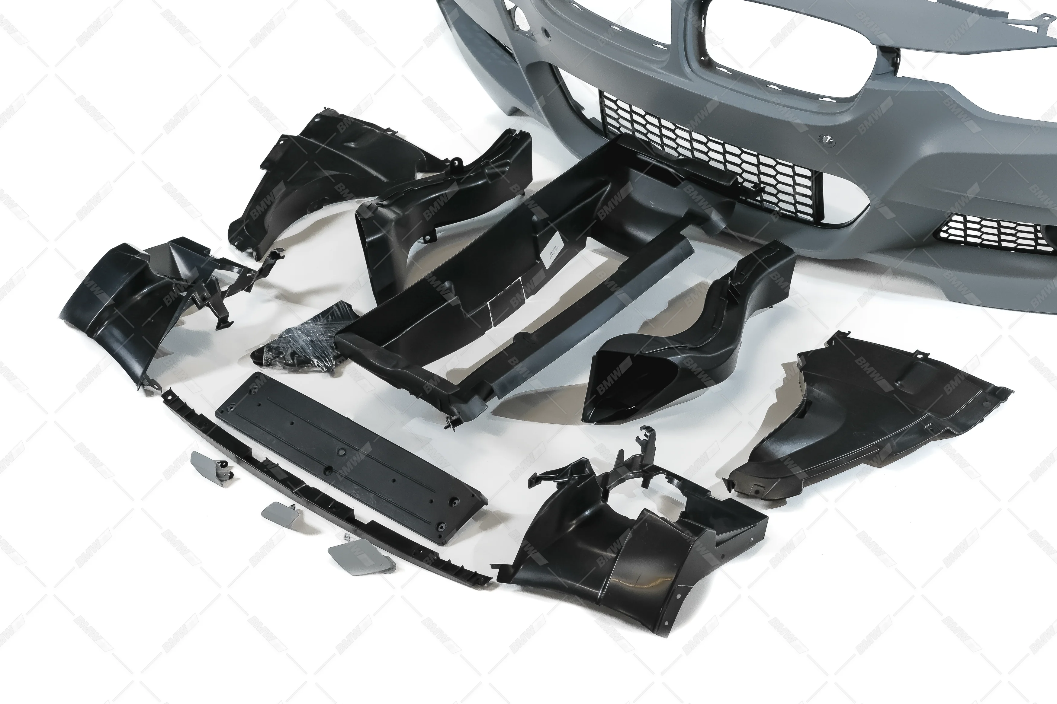 BMW F30 F31, M-sport -Look etupuskuri PDC, SRA - Image 7