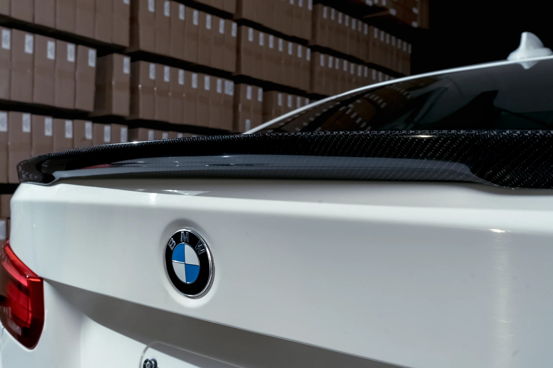 BMW F30 M-Performance takaspoileri aito hiilikuitu - Image 2