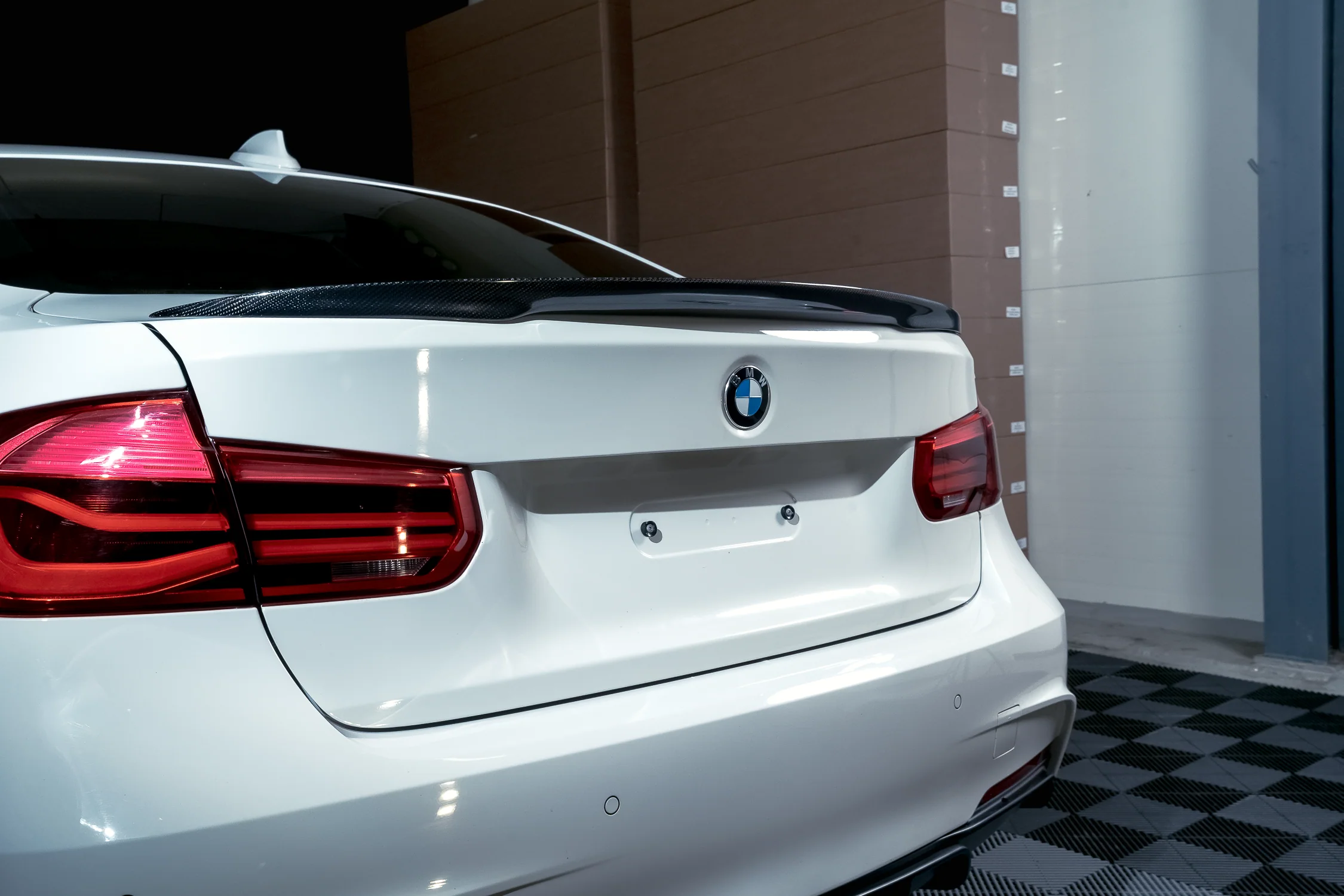 BMW F30 M-Performance takaspoileri aito hiilikuitu - Image 4
