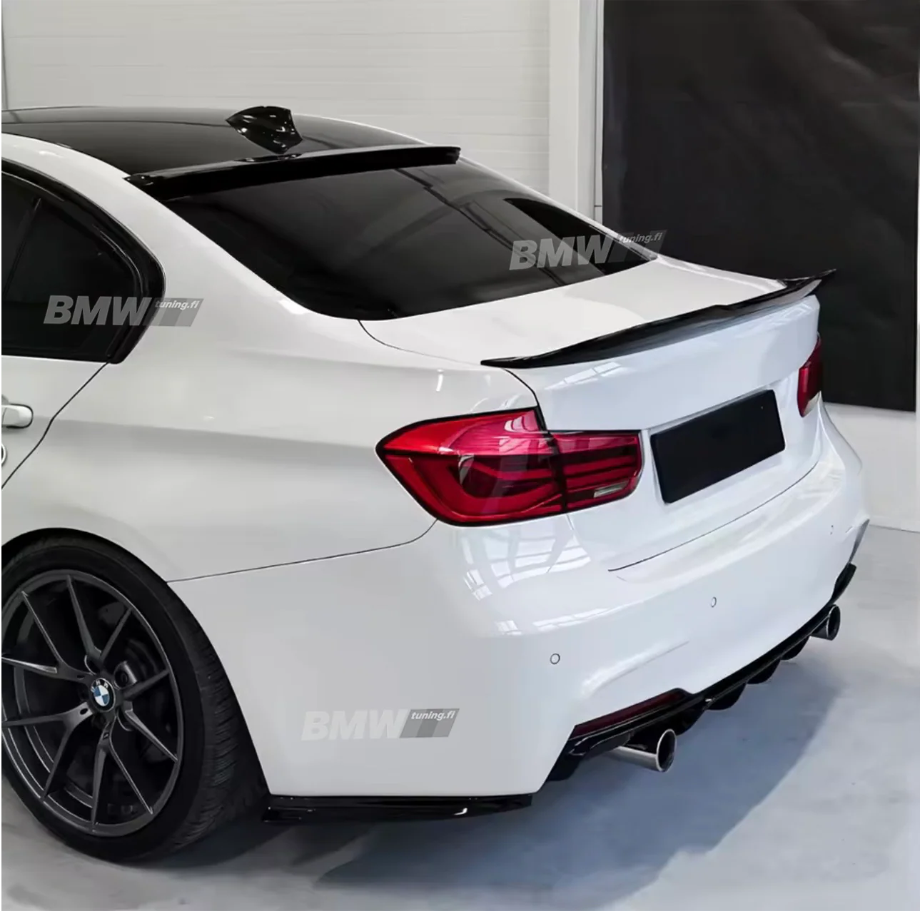 BMW F30 F31, PSM takapuskurin kiiltävän mustat lisäpalat - Image 4