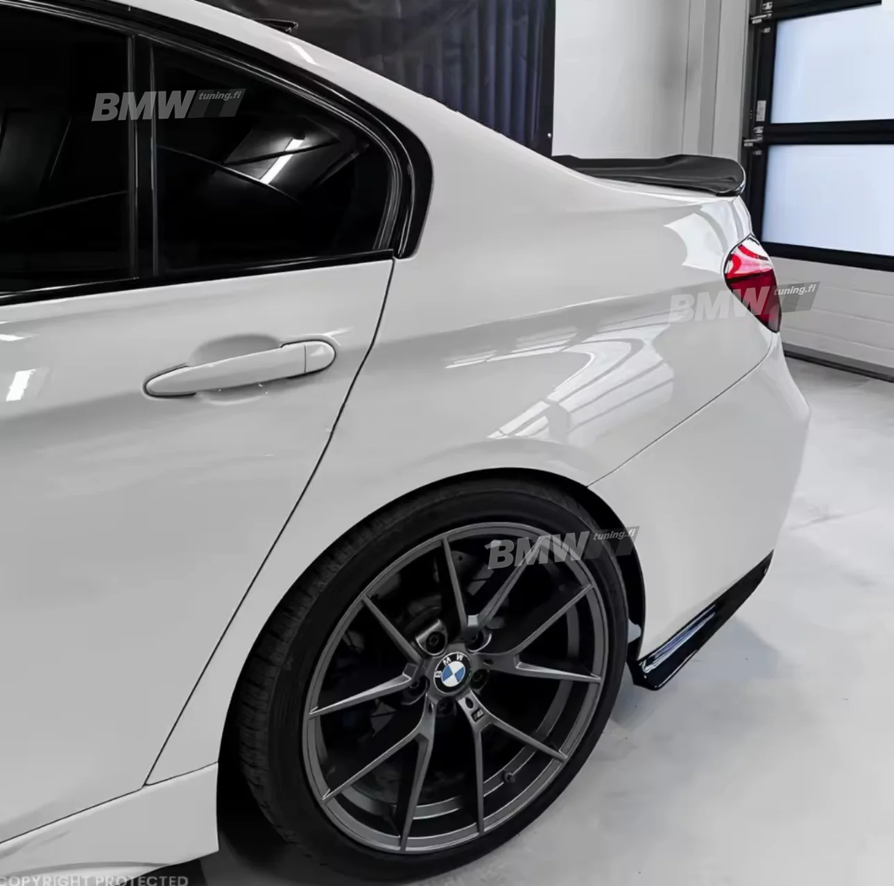 BMW F30 F31, PSM takapuskurin kiiltävän mustat lisäpalat - Image 5
