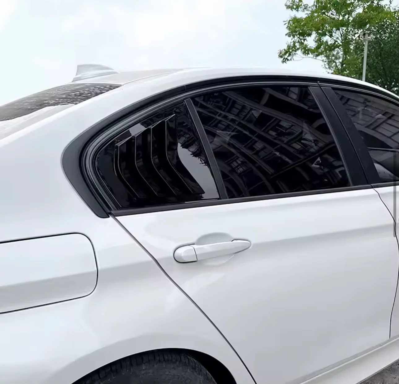 Bmw F30 Sivulasisuojat kiiltävän
mustat - Image 2