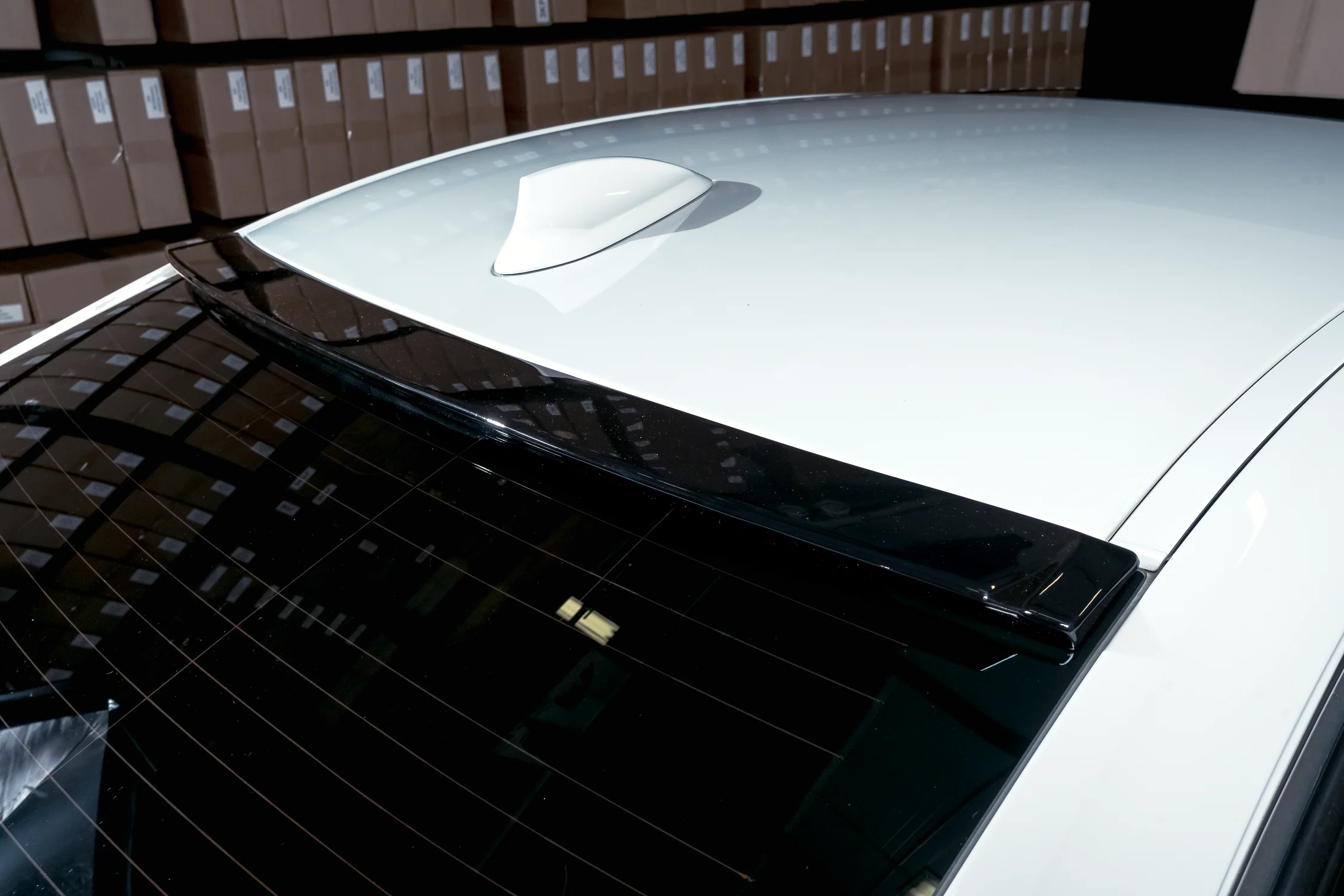 BMW F30,  Takalasin spoileri kiiltävän musta - Image 6