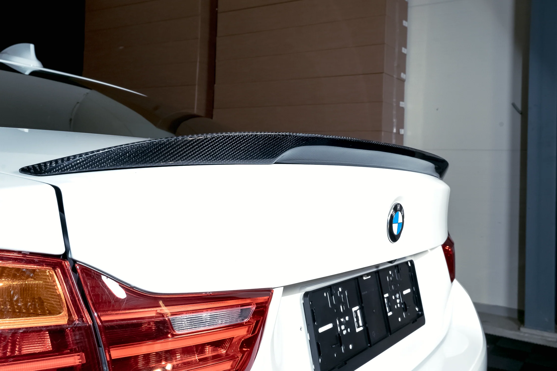 BMW F32 M-Performance takaspoileri aito hiilikuitu - Image 3
