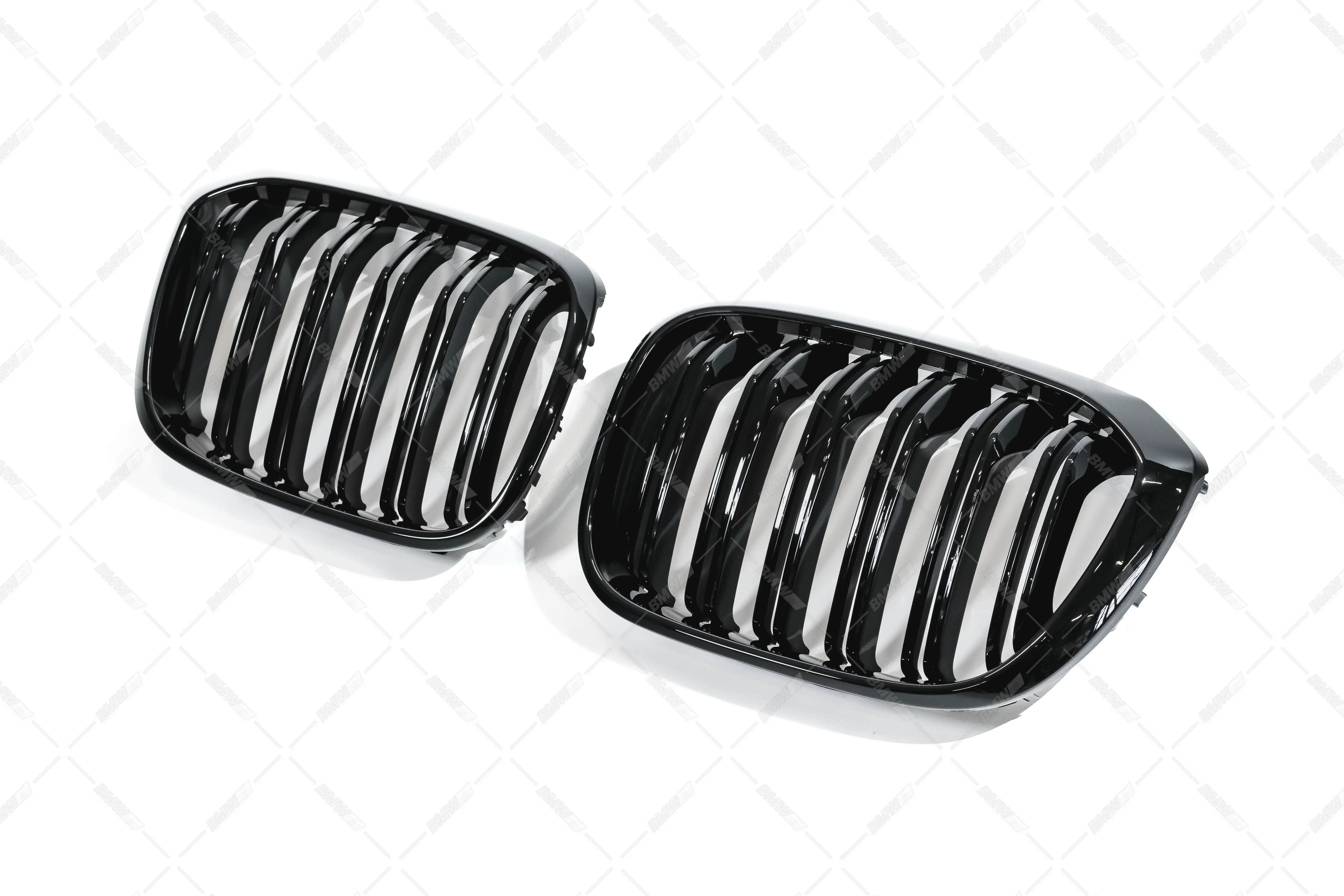 BMW G01 X3 , G02 X4, M-look kiiltävän mustat munuaiset - Image 4