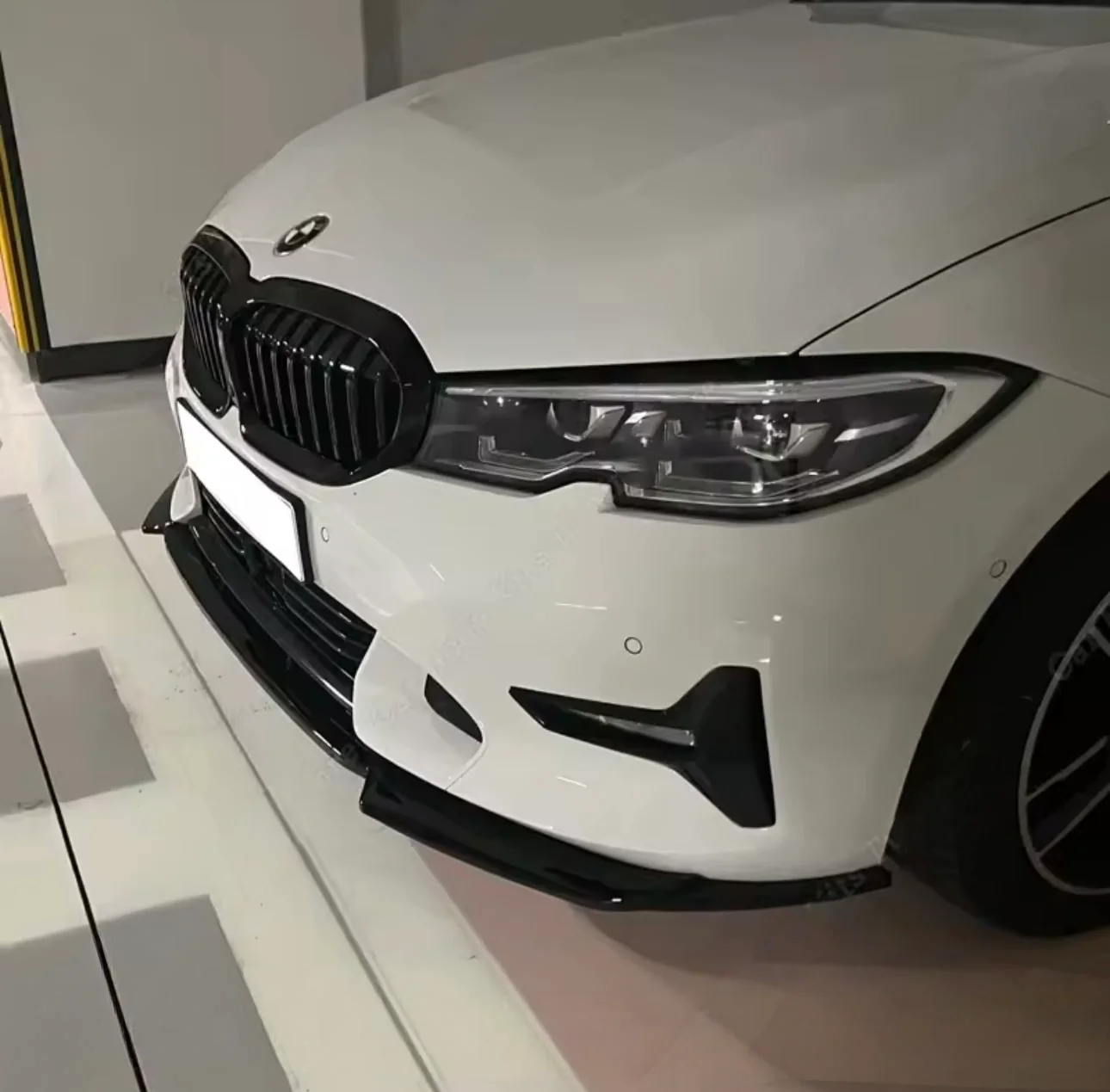 BMW G20 G21, kiiltävän musta etuspoileri vakio etupuskuriin - Image 4