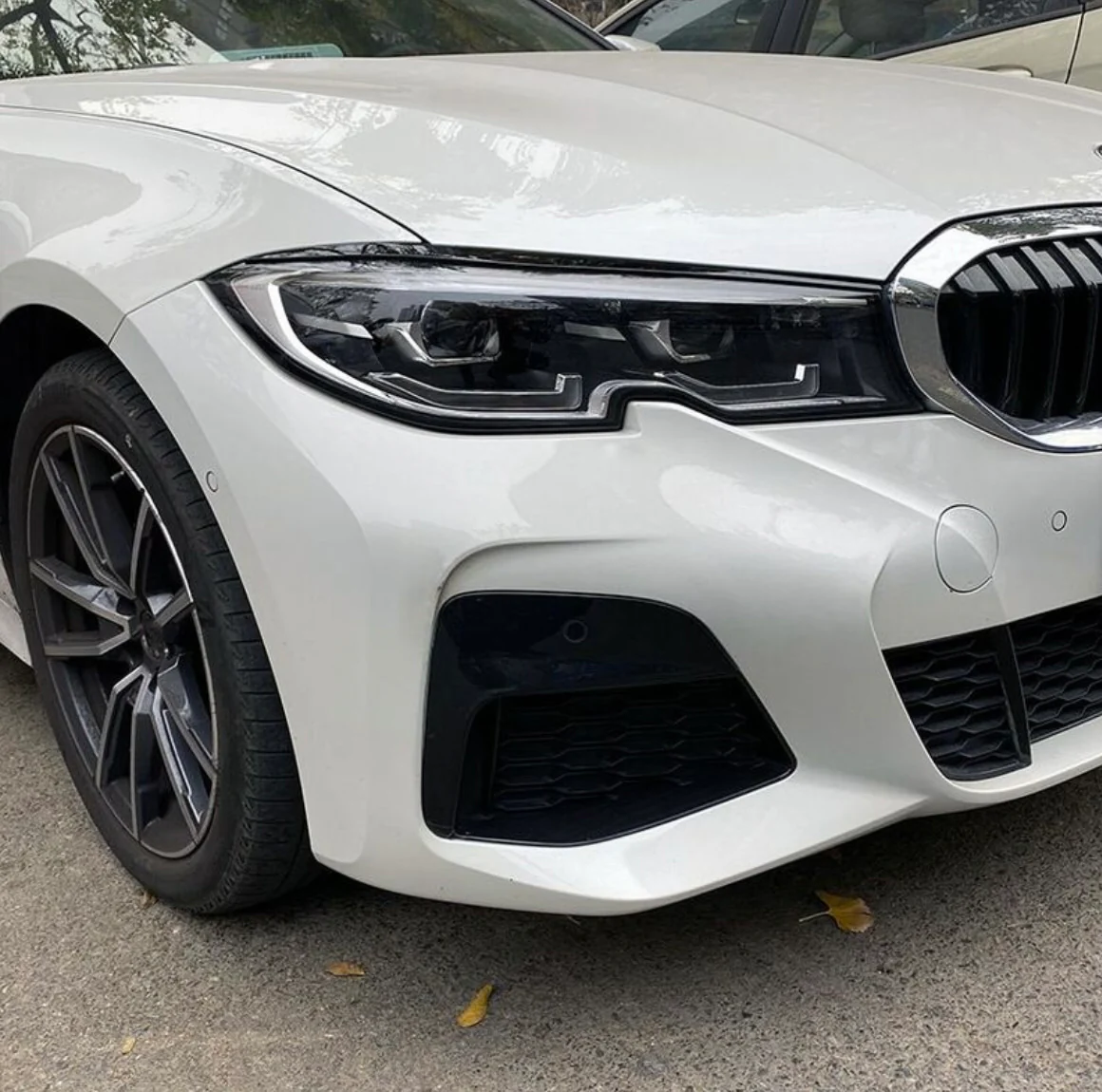 Bmw G20 G21 Kiiltävän mustat valoluomet - Image 4