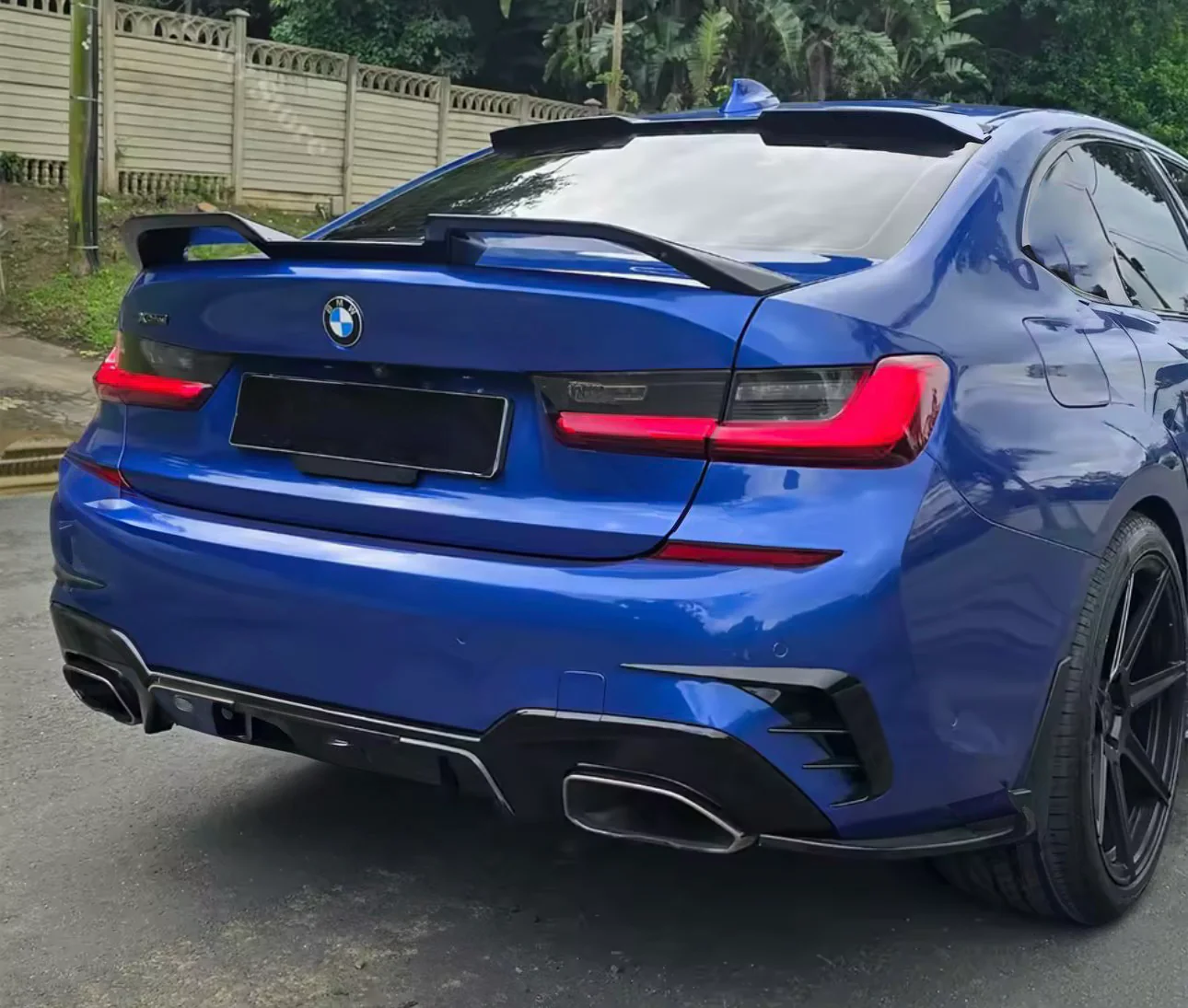 BMW G20 VS style Kiiltävän musta
takaspoileri - Image 3