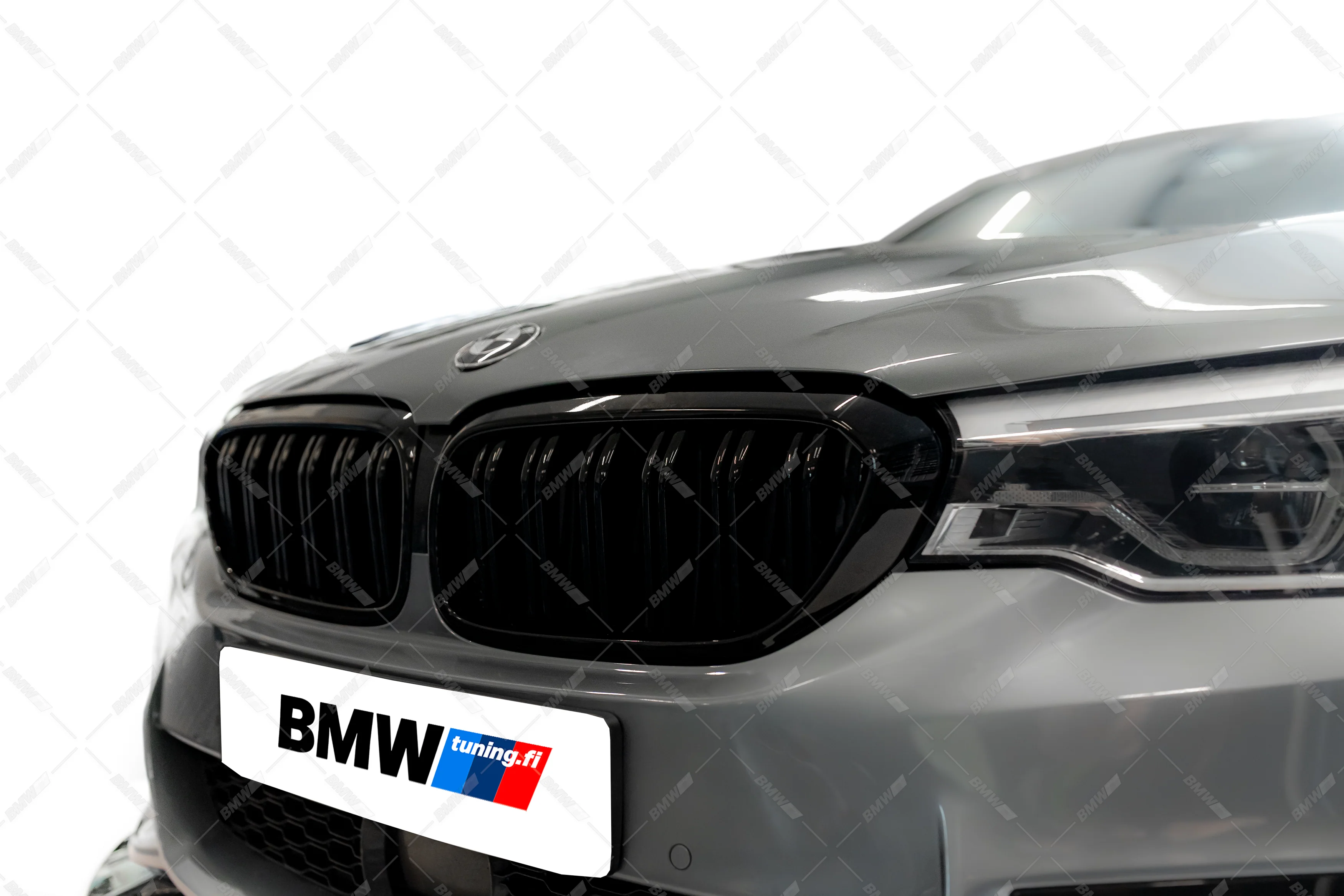 BMW G30 G31 , M5 look kiiltävän mustat munuaiset - Image 3