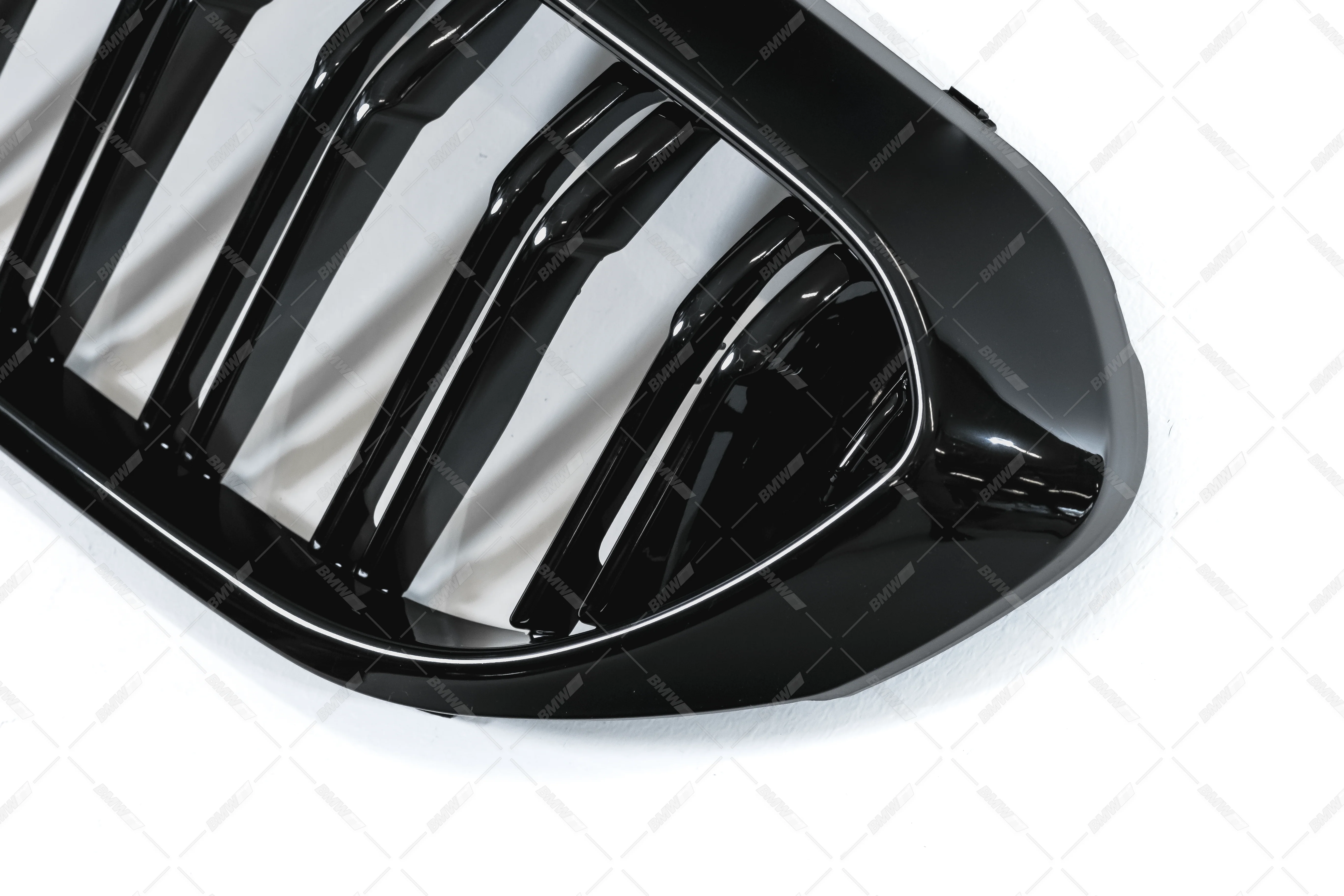 BMW G30 G31 , M5 look kiiltävän mustat munuaiset - Image 8