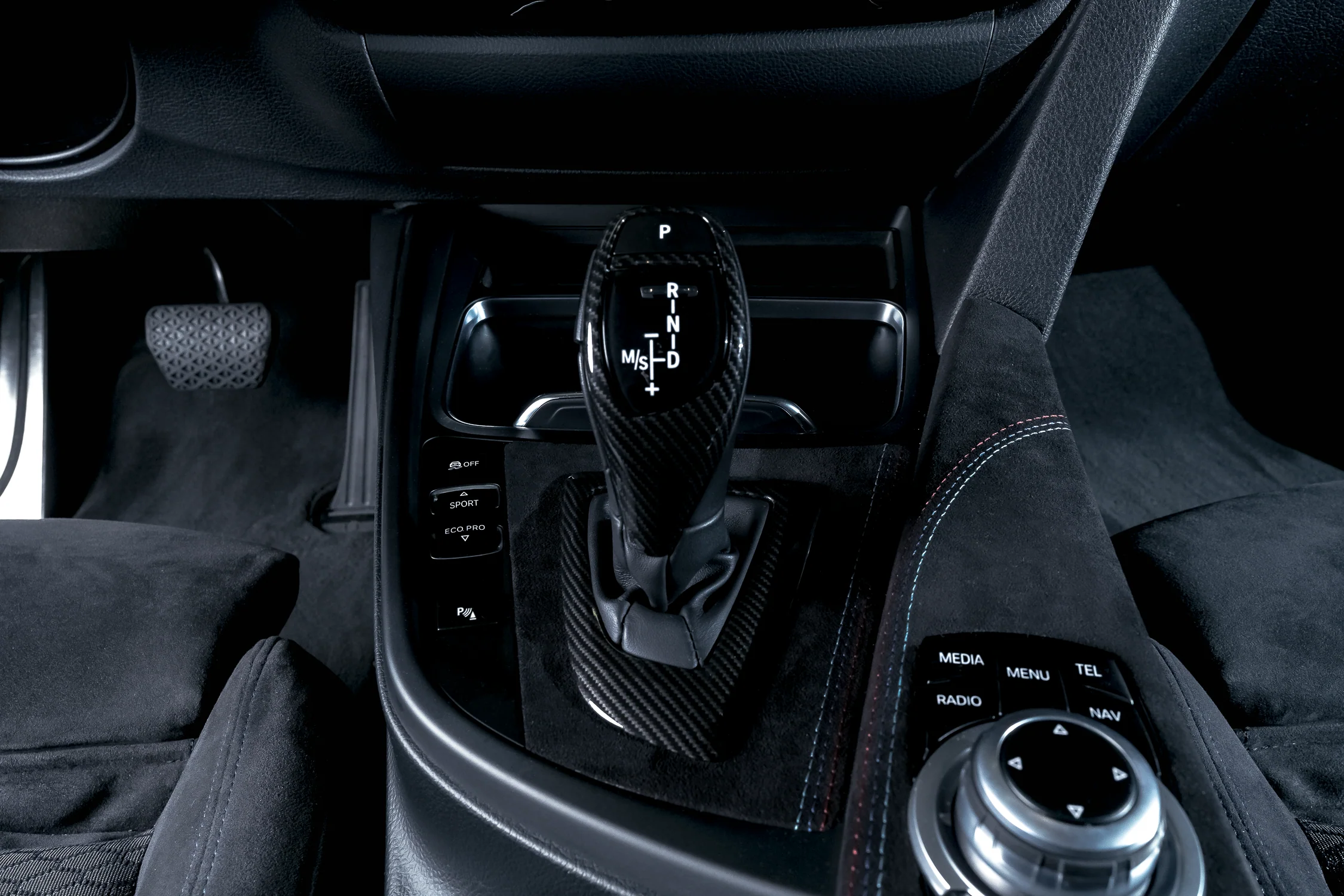 BMW Vaihdetangon kehys carbon look - Image 3