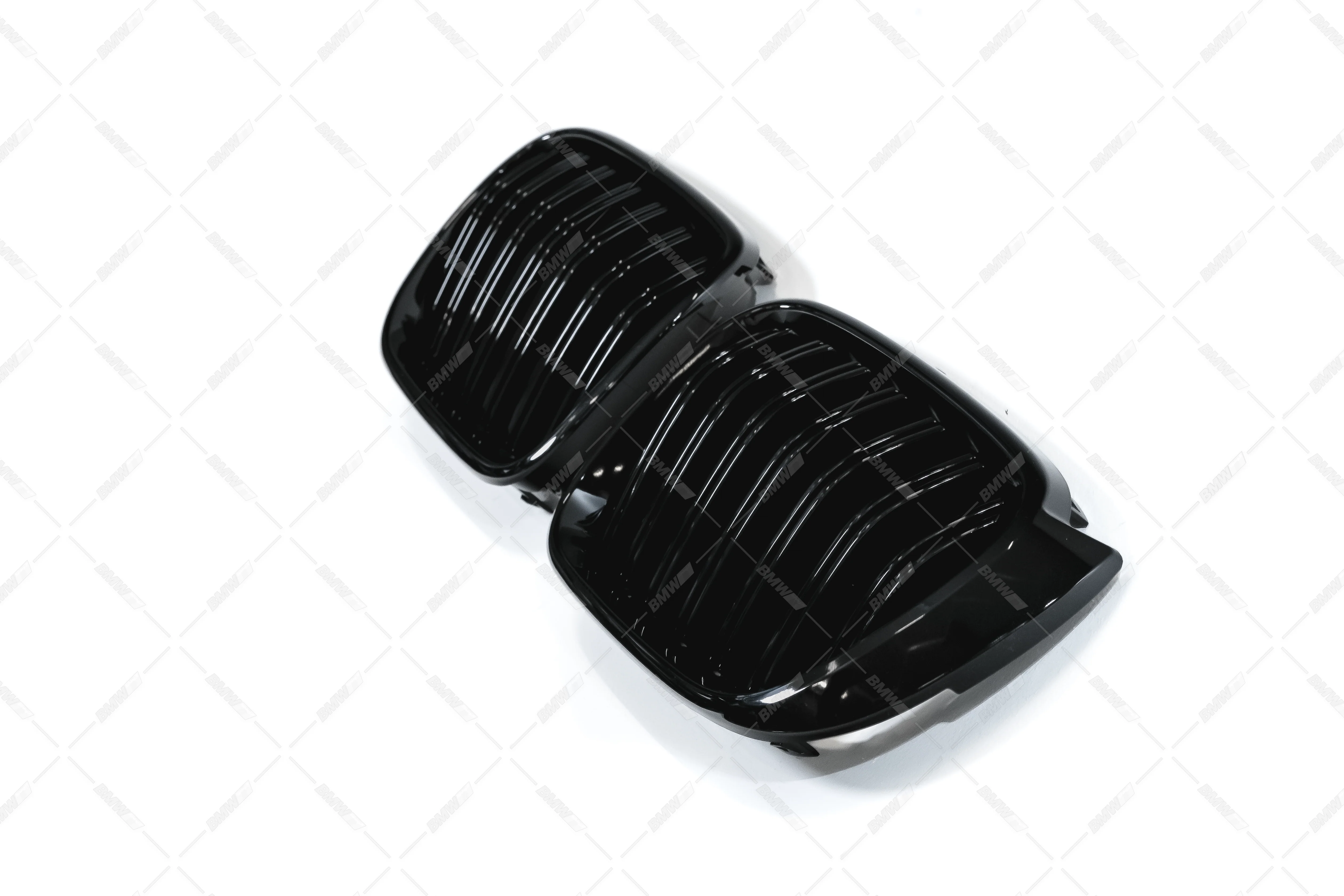 BMW X4 F26 / X3 F25 LCI, M-look kiiltävän mustat munuaiset - Image 3