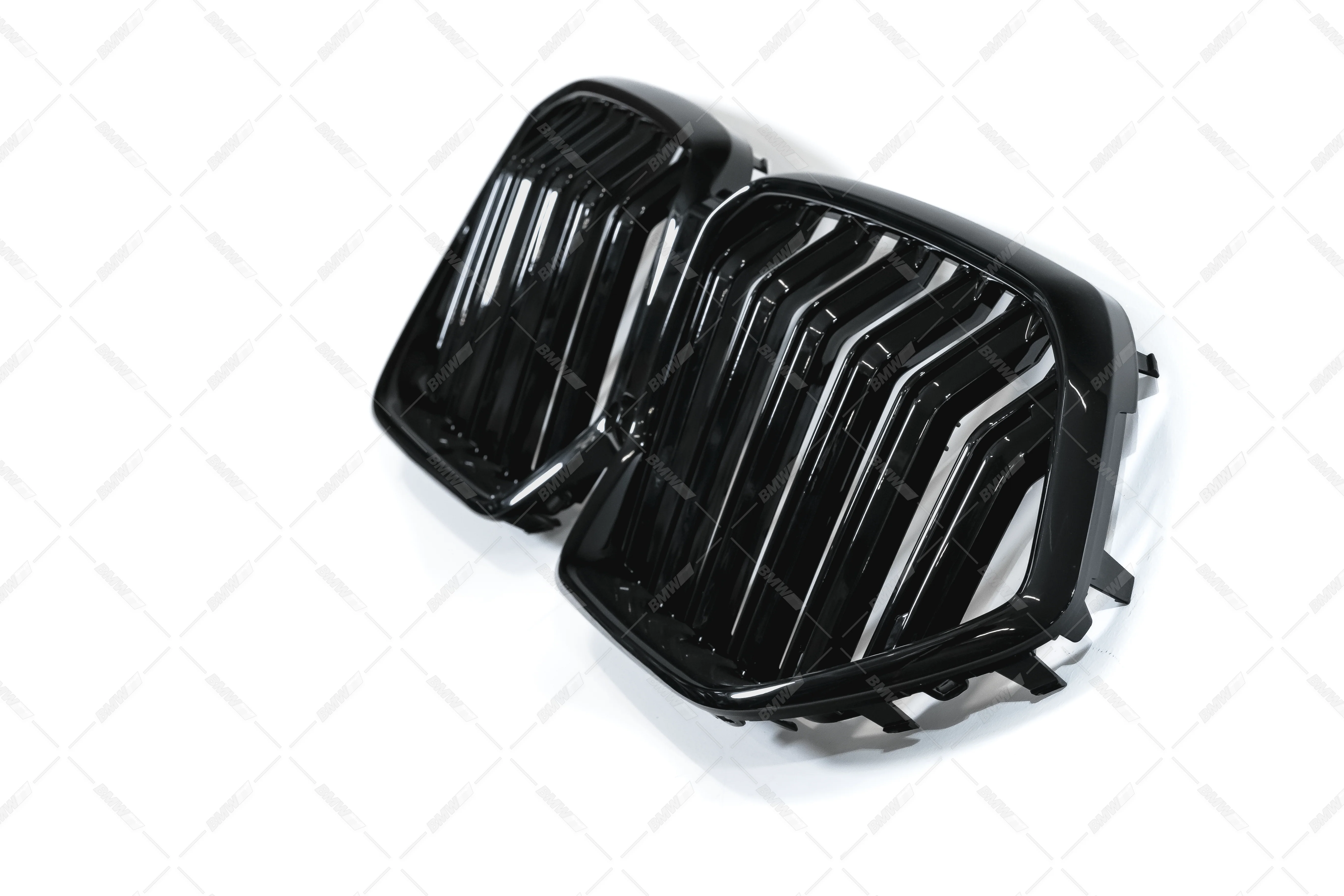 BMW X6 G06, M look kiiltävän mustat munuaiset - Image 4